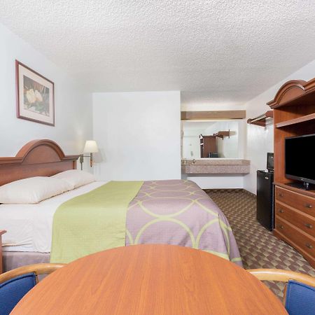 Super 8 by Wyndham Riviera Beach West Palm Beach Exterior foto