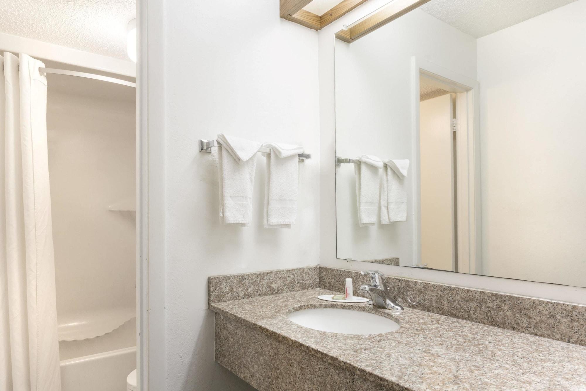 Super 8 by Wyndham Riviera Beach West Palm Beach Exterior foto