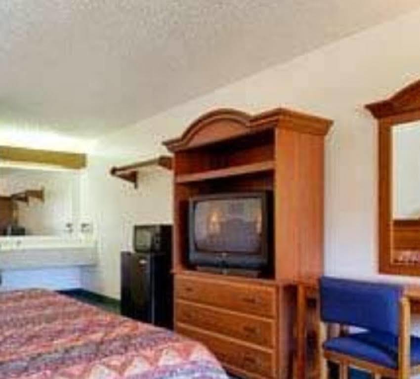 Super 8 by Wyndham Riviera Beach West Palm Beach Exterior foto